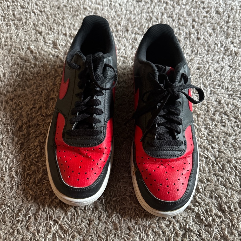 Nike Black and Red Low-Top Sneakers